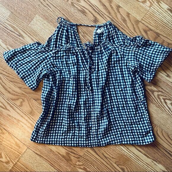 VELVET By Graham & Spencer Black & White Cold Shoulder Short Sleeve Top Keyhole - Picture 2 of 10